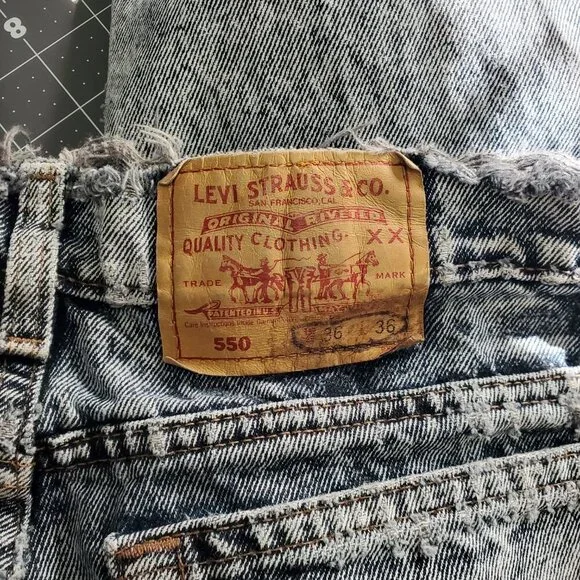 VINTAGE 80s/90s LEVI'S 550 W36 L36Acid Wash Distressed Raw Hem Tapered Jeans